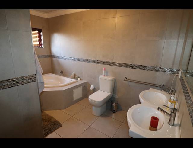 5 BEDROOM HOUSE FOR SALE IN EDENVALE CENTRAL